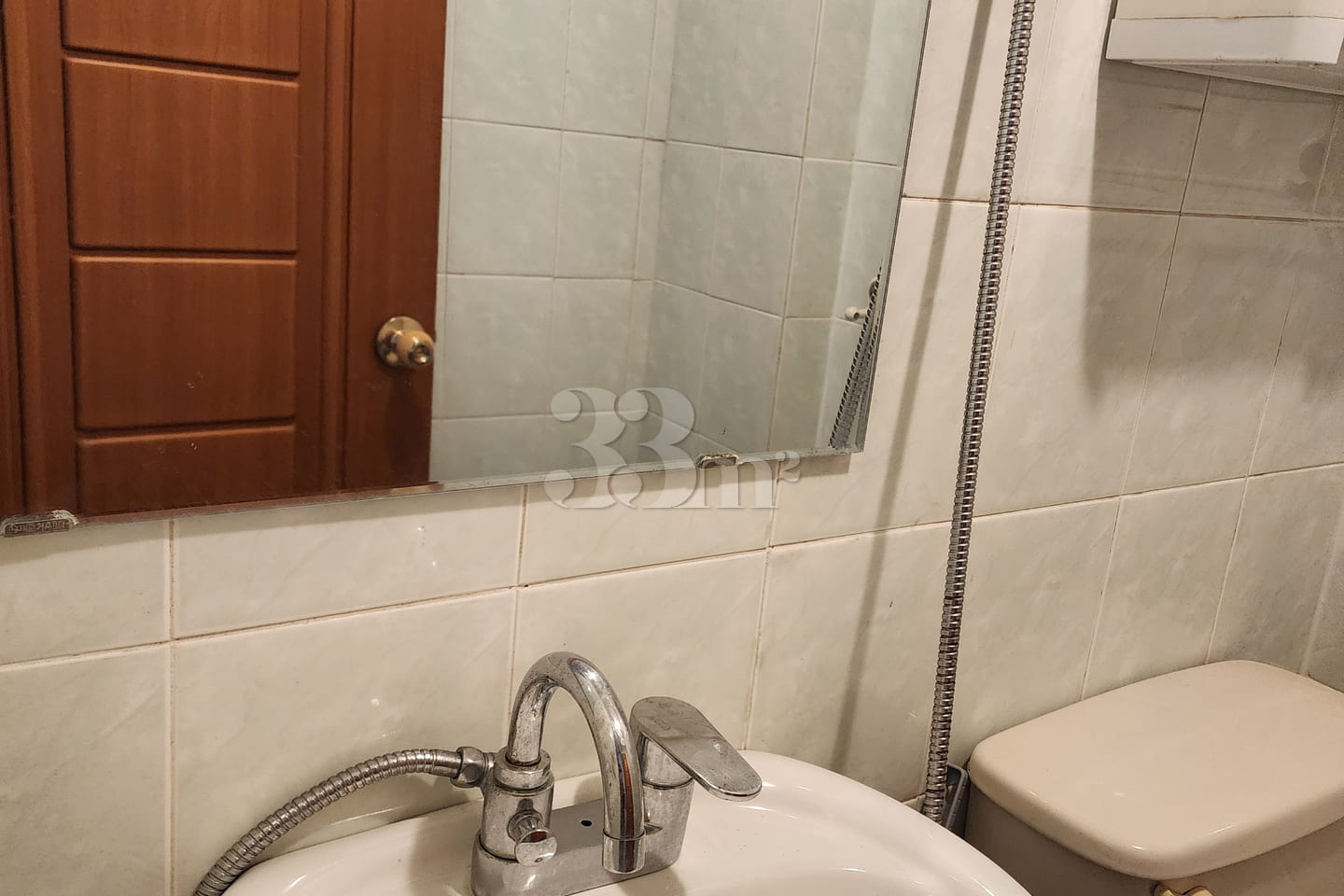 Room 402 6th image