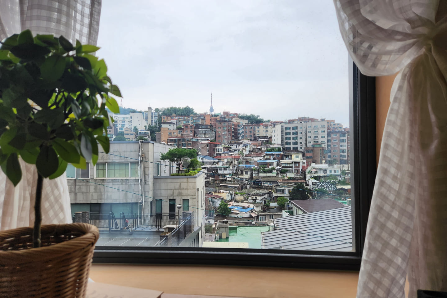 3-Bedroom Unit near Namsan, Beotigogae, and Y 2th image