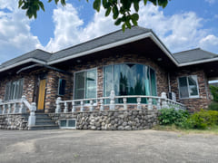 Private house with a lawn, dog-friendly 1th image