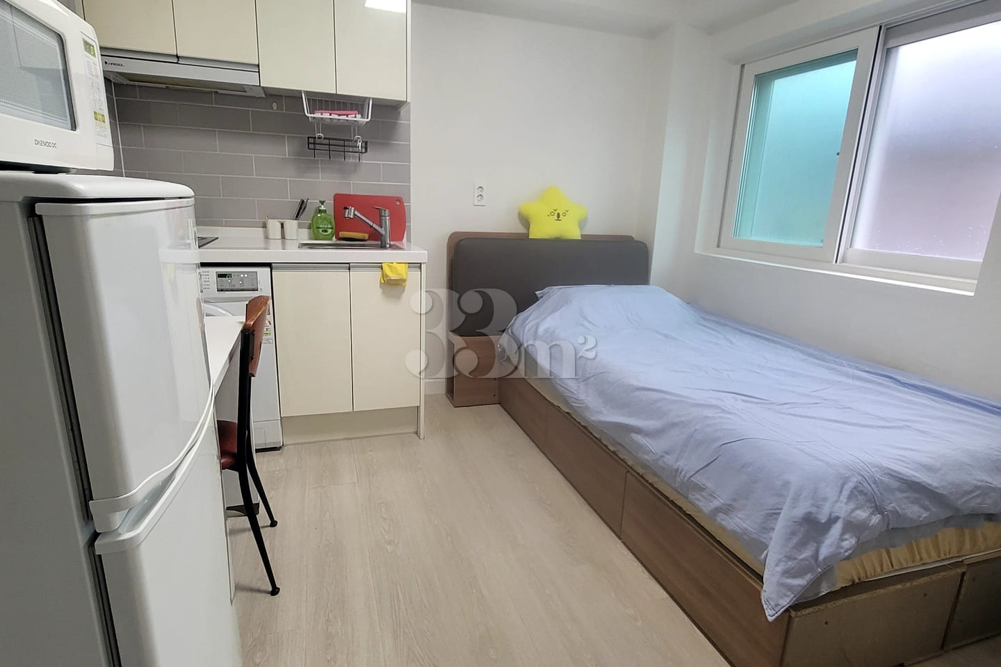 New studio apartment within walking distance  1th image