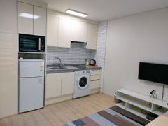 Bright studio apartment near Innovation City 4th image