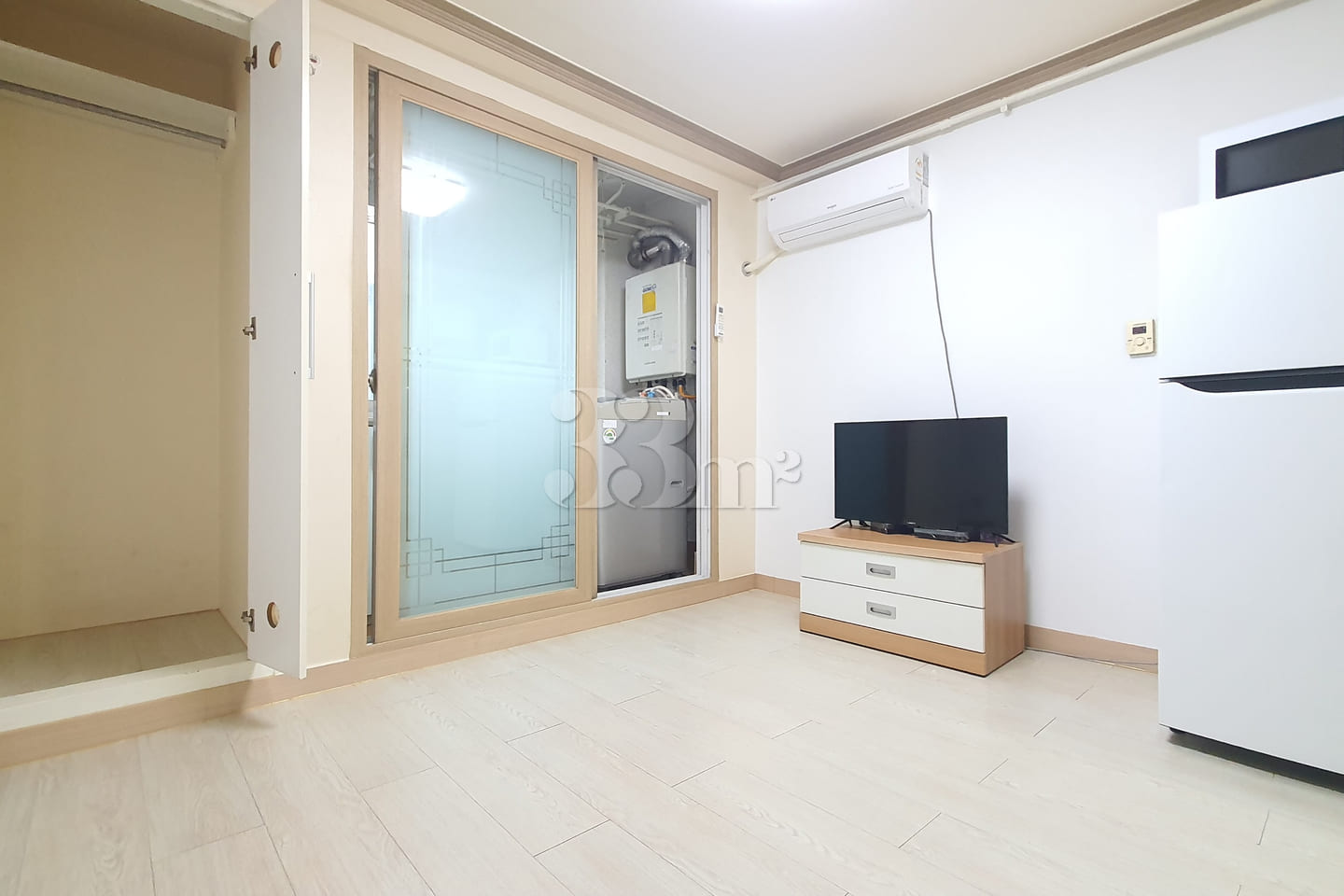 Clean studio apartment 301 0th image