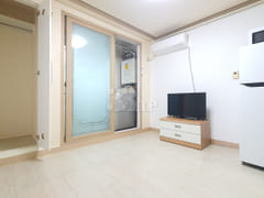 Clean studio apartment 301 0th image