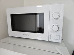Clean studio apartment in a triple station ar 18th image