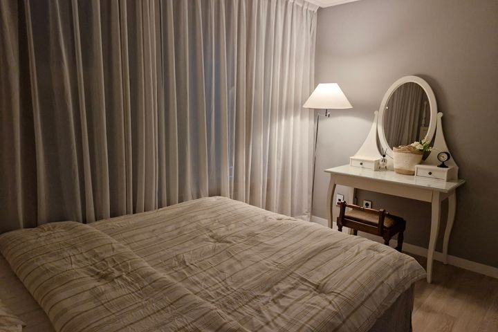 Fully furnished, stylish space just 5 minutes 13th image