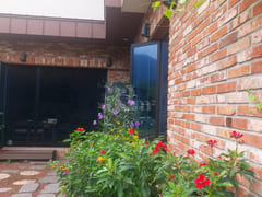 Sunny house with a good walking path. 1th image