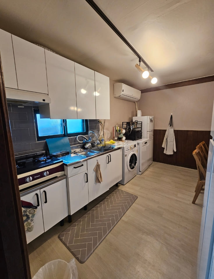 3-bedroom unit, 4th floor, 2-minute walk from 2th image