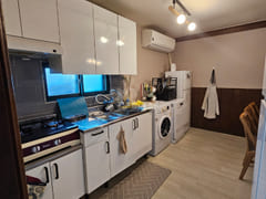 3-bedroom unit, 4th floor, 2-minute walk from 2th image