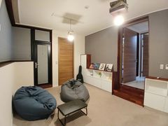 Three-bedroom detached house with a fireplace 3th image
