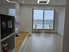 A wonderful place with a view of the river. 0th image