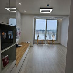 A wonderful place with a view of the river. Unit Image