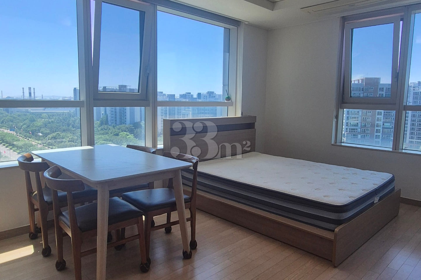 A month-long stay in a spacious house with an 2th image
