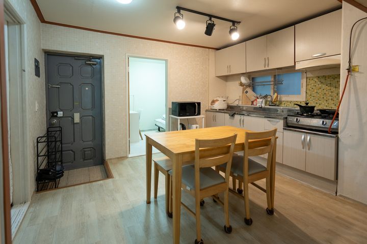 Three-room apartment at the lowest price 1th image