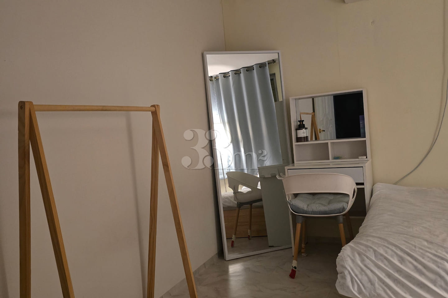 3-bedroom apartment with living room near a c 17th image