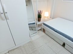 Room 202 6th image