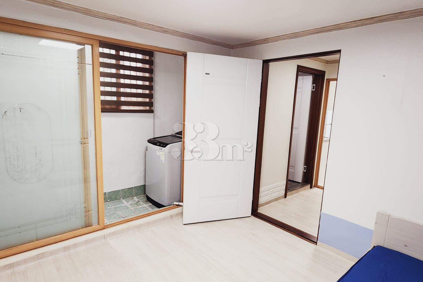Fully furnished studio (Unit 4) with parking 7th image