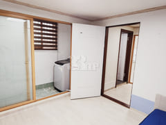 Fully furnished studio (Unit 4) with parking 7th image
