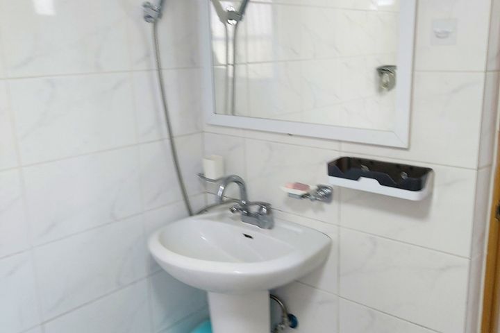 Unit 102) Luge 5th image