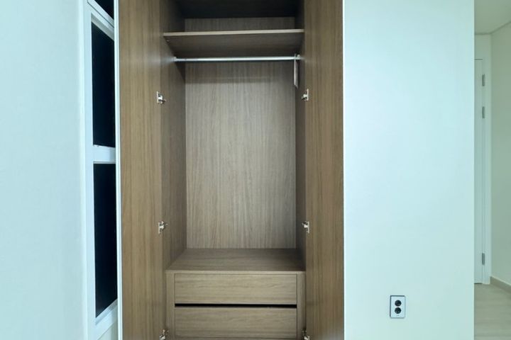 Newly remodeled, fully furnished, 3 rooms 13th image