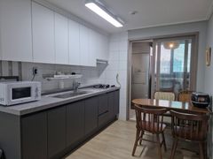 Fully furnished, stylish space just 5 minutes 14th image