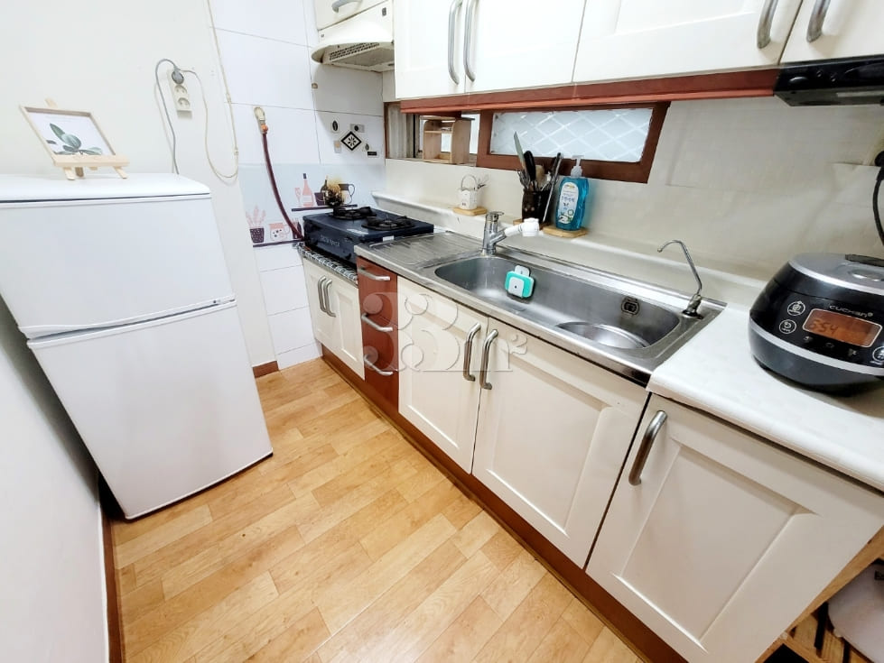 Cozy Room, 5 Minutes from Haeundae Beach 5th image