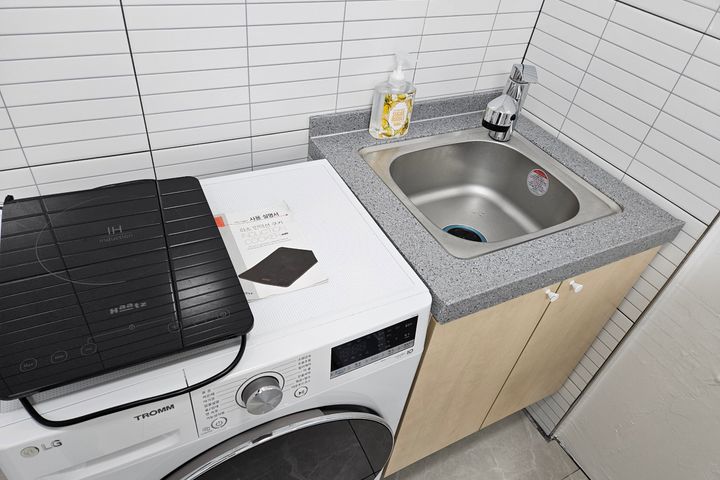 Clean white and gray studio apartment 14th image