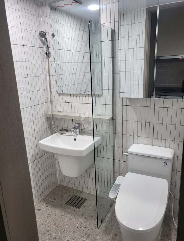 Studio apartment near Seojeong-ri Station (pr 7th image