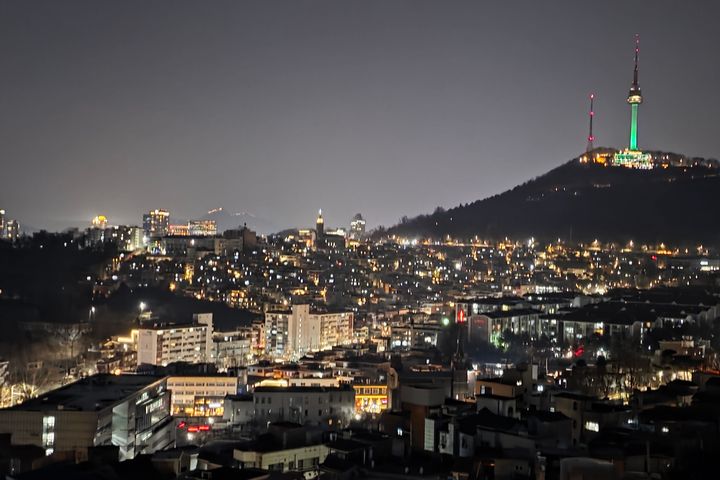 Itaewon 2-Bedroom Apartment with Seoul Tower  5th image