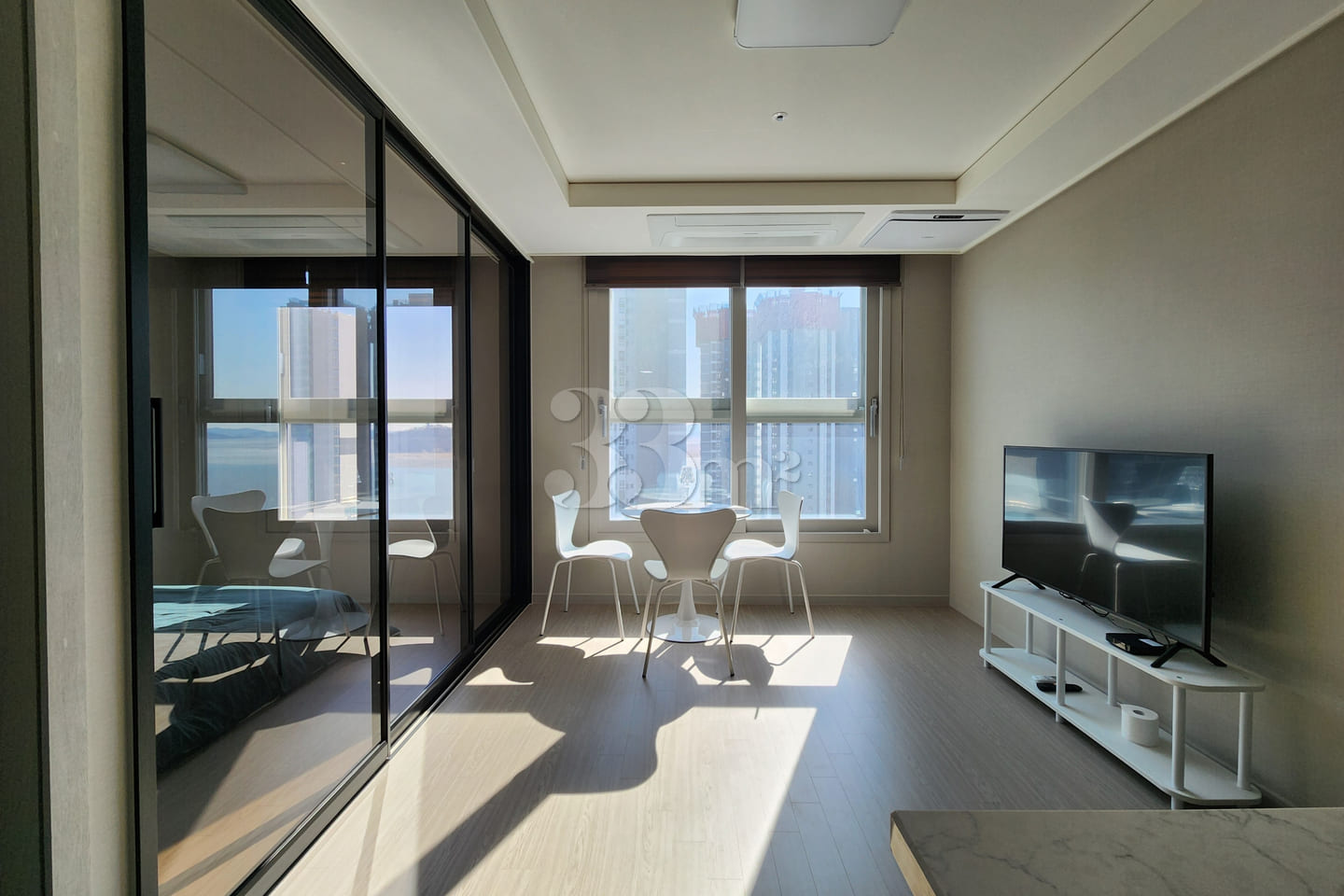 3-room unit with an ocean view 13th image