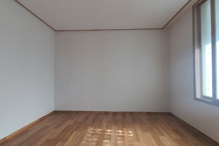 An apartment with incredible airflow 4th image