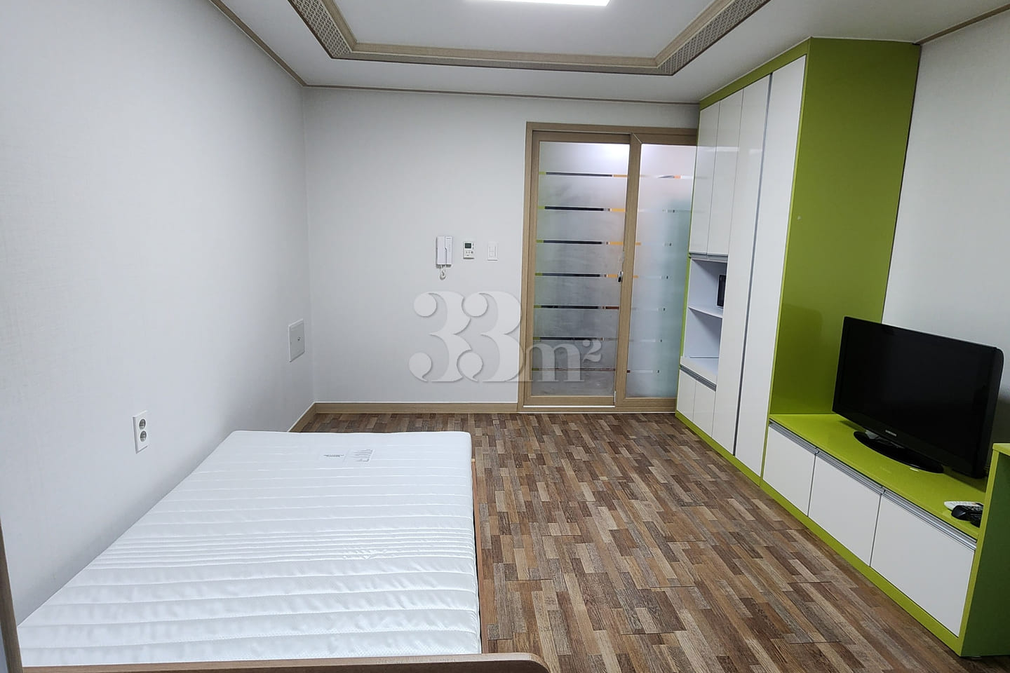 Studio apartment with a separate kitchen near 9th image