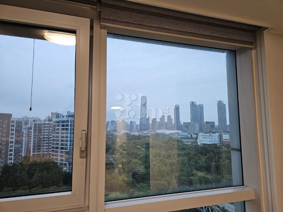 A month-long stay in a spacious house with an 1th image