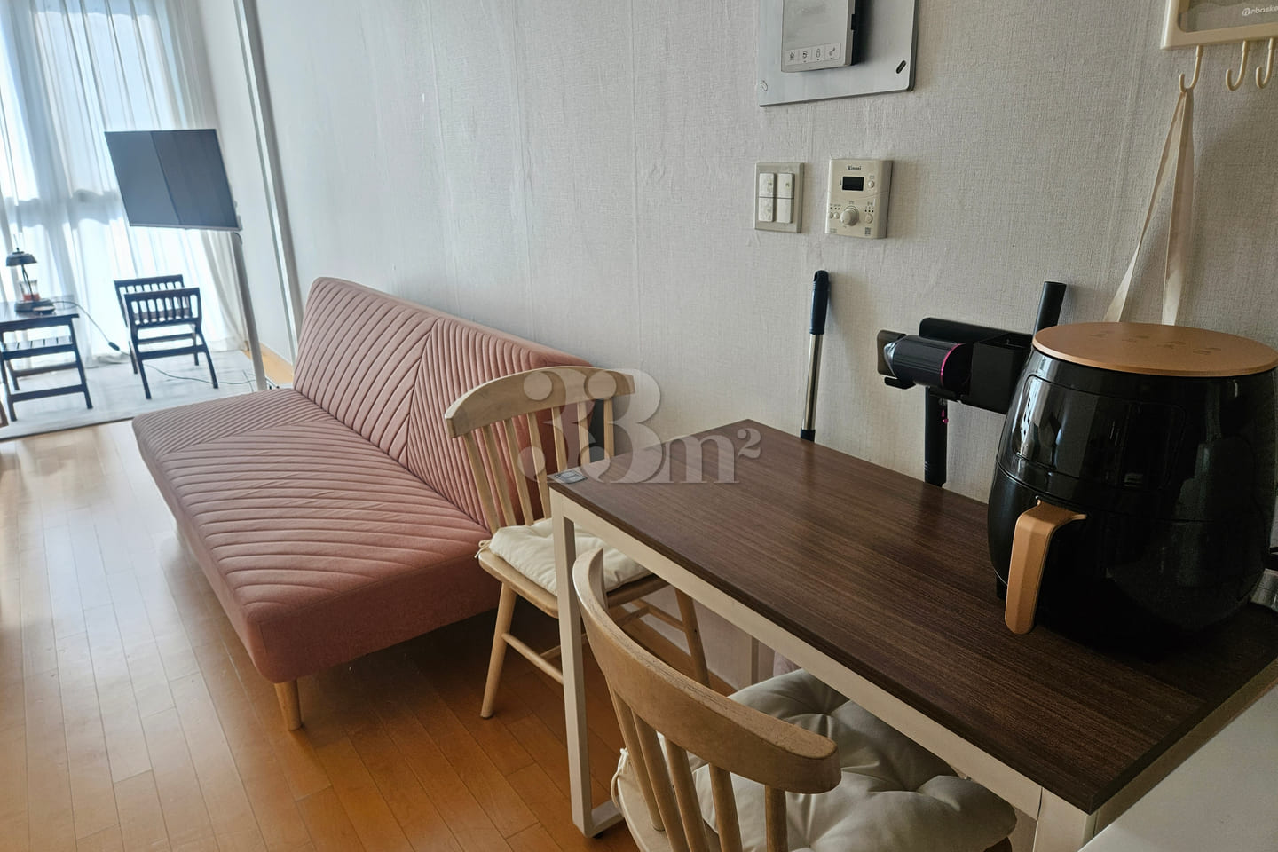 High-rise, fully furnished unit near Bangbae/ 9th image