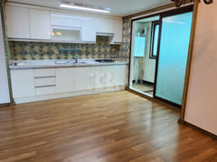 Spacious 3-bedroom, 2-bathroom unit near Yong 3th image
