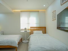 Twin Room in Myeongdong Station Area, Seoul 2th image