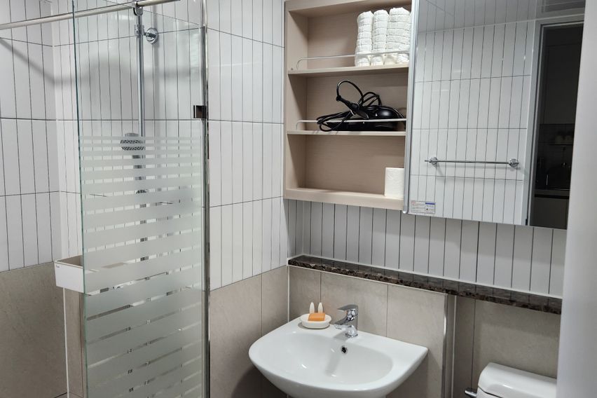 💛 A House Full of Sunshine 9 8th image