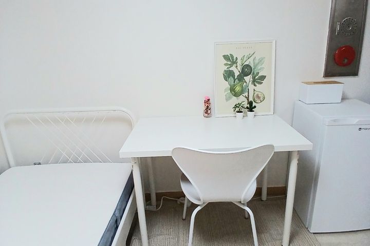 Room 202 16th image