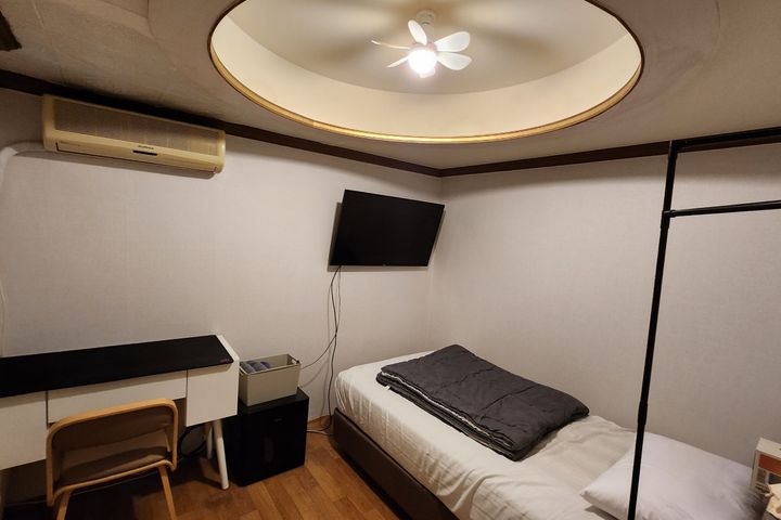 Single bed 1th image