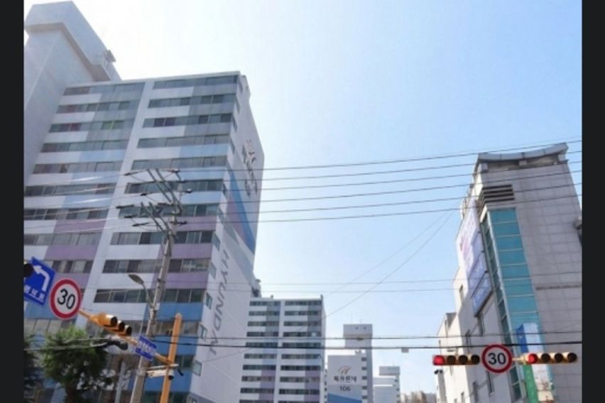 A cozy home. 1th image