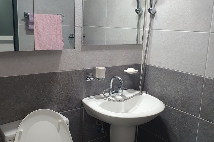 Newly built 1.5-room apartment in front of Du 6th image