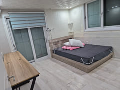 Pet-friendly, ceiling fan, queen-size bed, dr 10th image