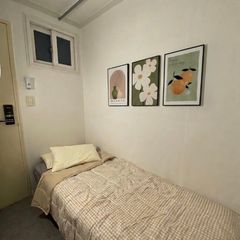 Mini-room with an internal window Unit Image