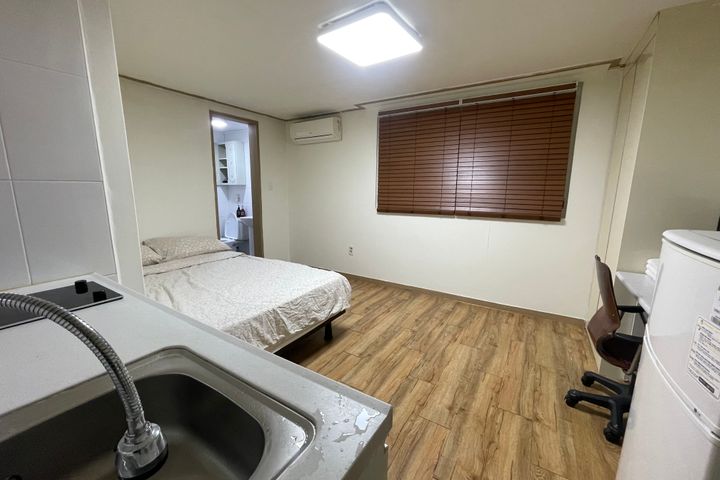 2 minutes from Nonhyeon Station (studio apart 5th image