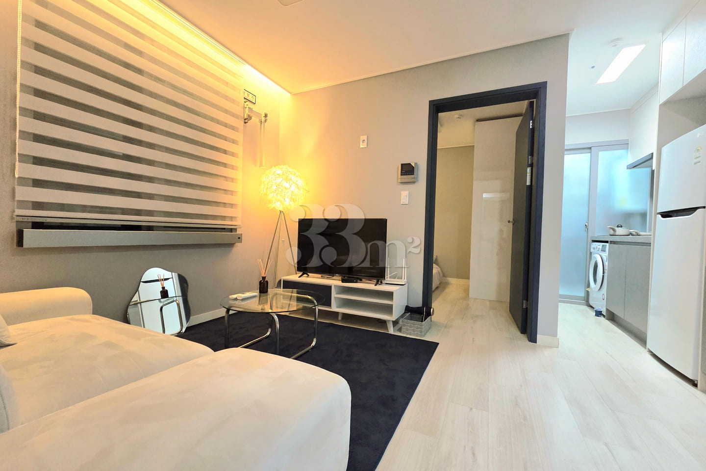 1 minute from the subway, 1 bedroom, 1 living 4th image