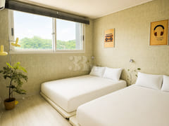 3-Room Unit in Sinlicheon Cafe Street 2th image