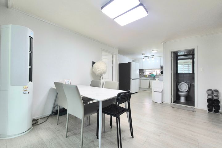 🔥Fully Remodeled & Fully Furnished🔥 2th image