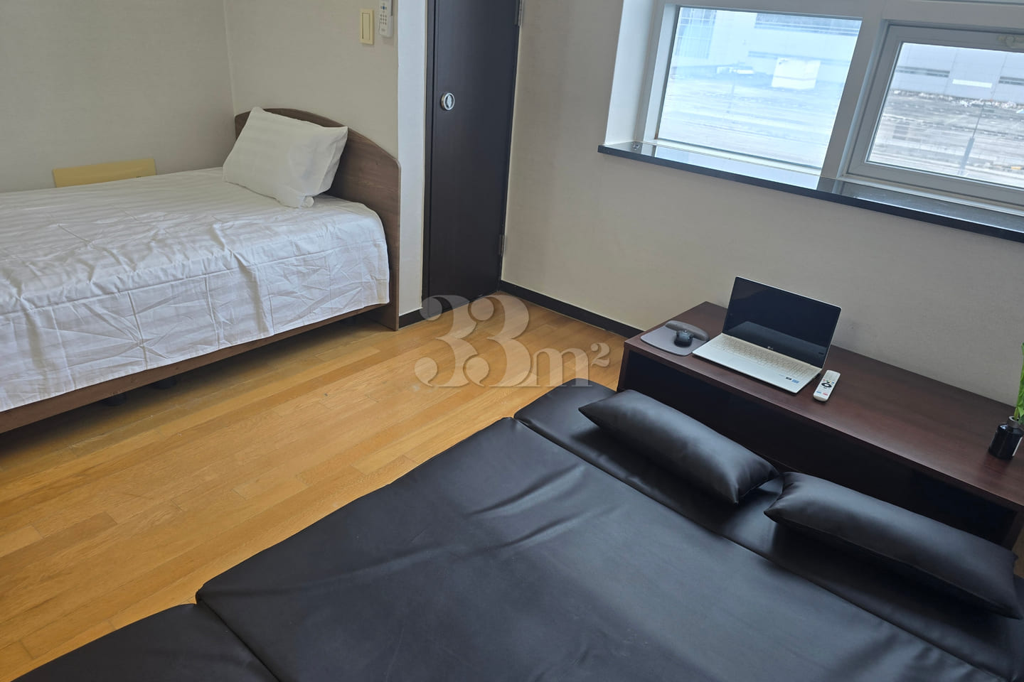Spacious room (sleeps 3) > 1 minute to the te 7th image