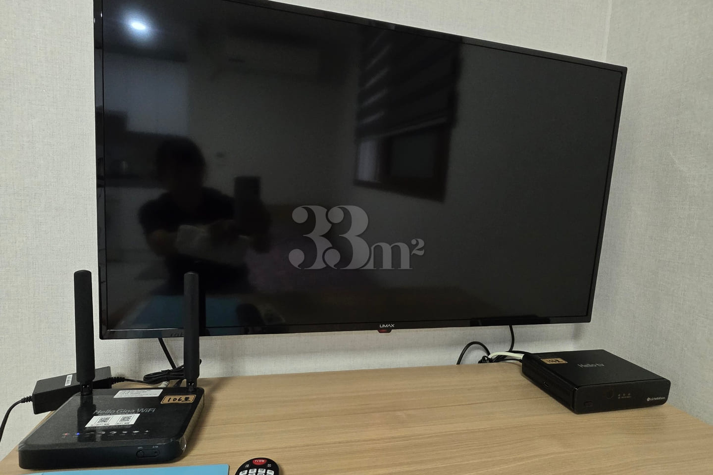 It is a neat studio apartment. 9th image