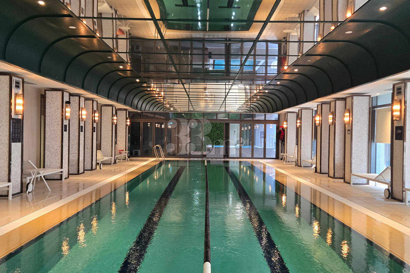 High-end hotel-style suite 11th image