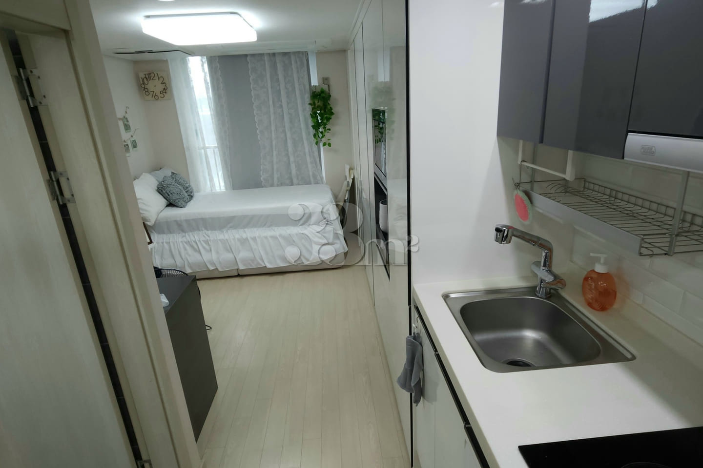 1 minute from Yeonsinnae Station; clean and c 5th image